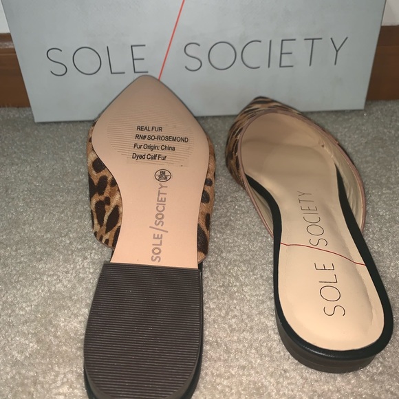 Cute chic flats/slip ons, SOLD OUT & never worn - Picture 2 of 7